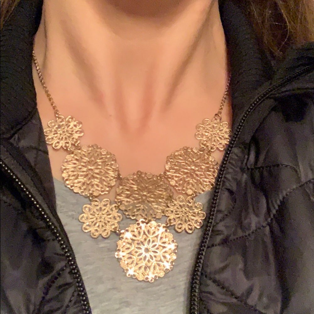 Women’s statement necklace